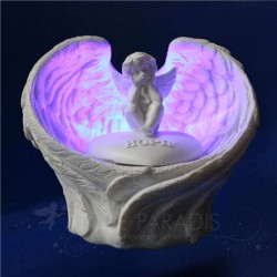 estatuilla de ángel luminoso