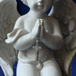 Estatua del ángel rezando