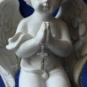 Estatua del ángel rezando