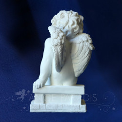 ESTATUA DE ÁNGEL con mariposa