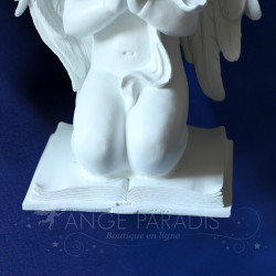 estatua del ángel religioso