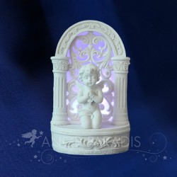 ARCO DE FIGURAS DE ÁNGEL ILUMINADO CON ROSARIO