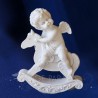 ESTATUILLA DE ÁNGEL CON CABALLO BALANCÍN