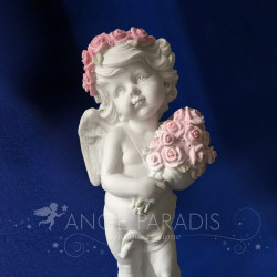ESTATUA DEL ÁNGEL con un ramo de flores