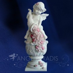 ÁNGEL ROMÁNTICO Y SU CUERNO DE PLUCCIA