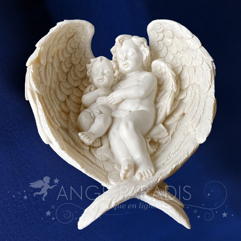 CORAZÓN DE PLUMAS CON PAREJA DE ÁNGELES