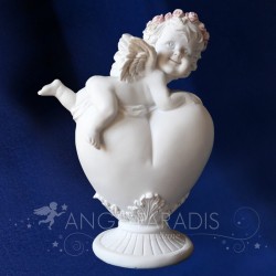 ANGE AGAINST A COEUR