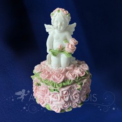 Caja y estatuilla de ángel de rosas