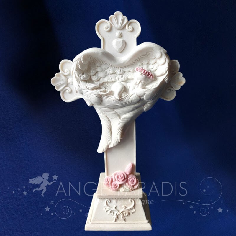 decoración de ángel y cruz