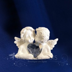 Figuras de ángeles con corazón