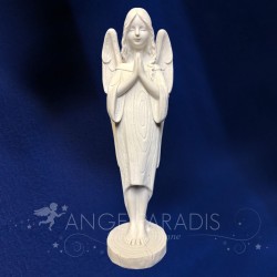 estatuilla de ángel rezando