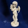 estatuilla ángel gris con flor