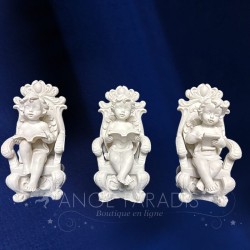 Estatuilla del ángel del libro