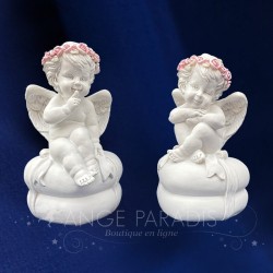 pequeña estatua de ángel