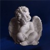 estatua de ángel con alas