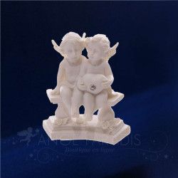 estatuilla de querubín blanco