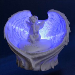 estatuilla de ángel luminoso 